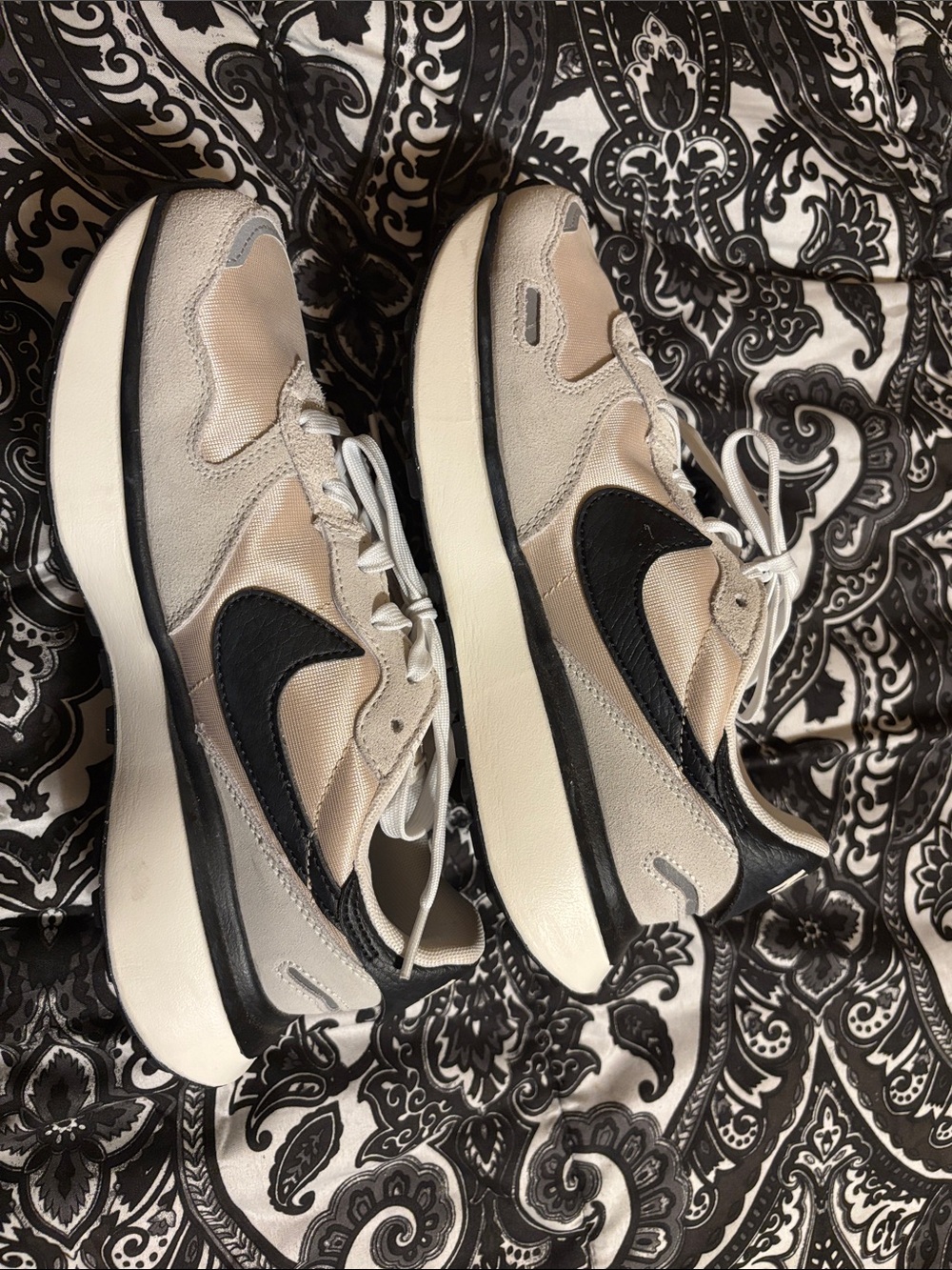 Nike Women's Phoenix Waffle sneaker size 7.5